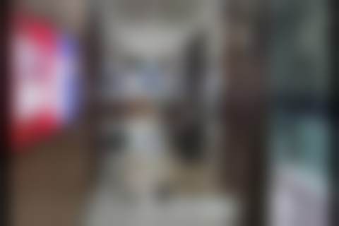 李华医生的专精背景和擅长项目有哪些？