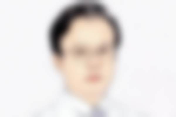 南京华厦眼科鲍连云医生:40年经验带来的手术优势是什么?