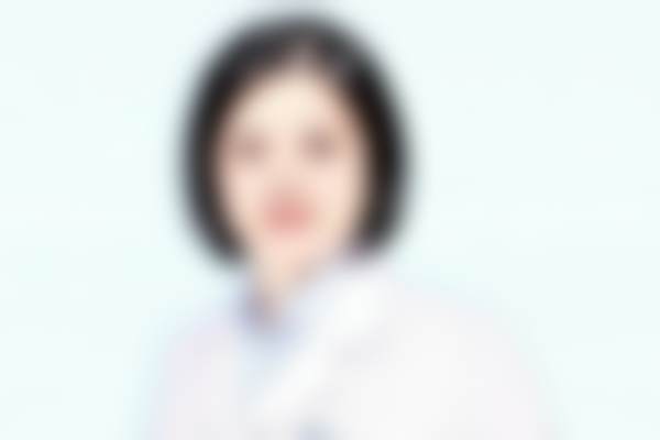 2. 吴雪青医生在文山艾维眼科医院擅长哪些项目？